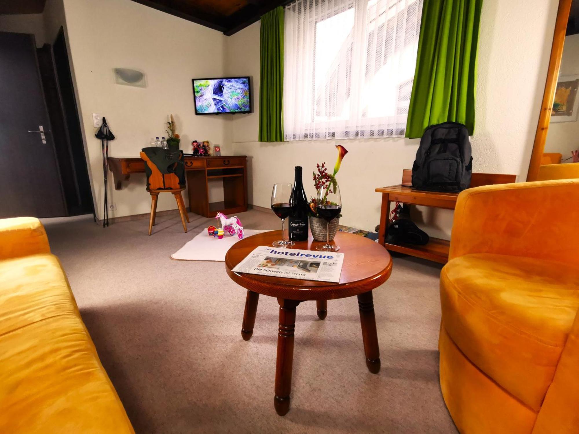 Hotel Alpenblick-Leukerbad-Therme Rum bild
