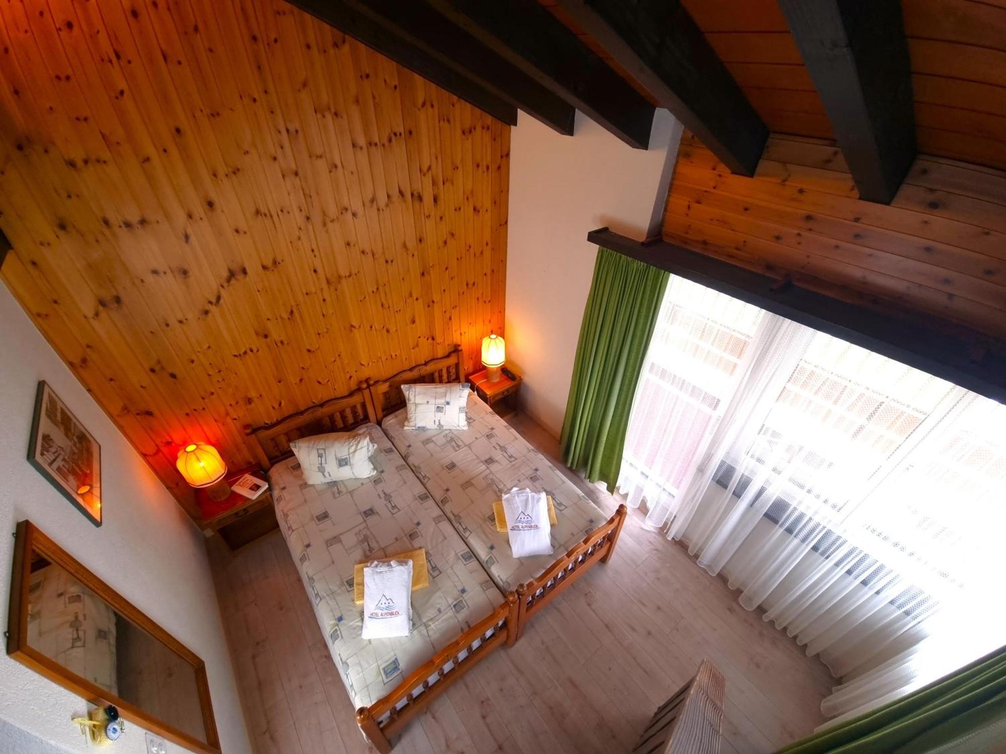 Hotel Alpenblick-Leukerbad-Therme Rum bild