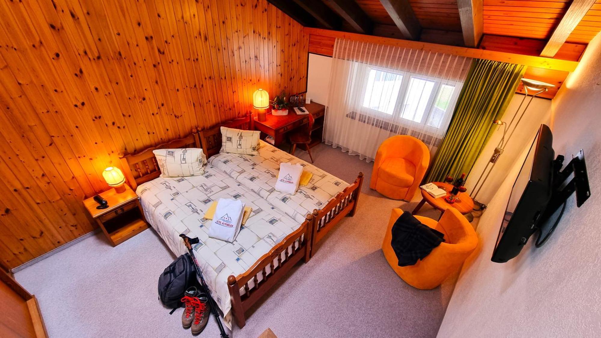 Hotel Alpenblick-Leukerbad-Therme Rum bild