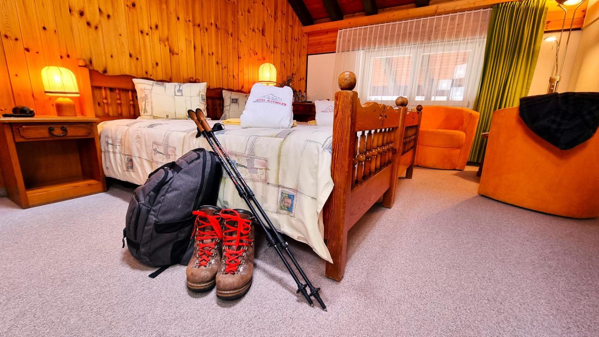 Hotel Alpenblick-Leukerbad-Therme Rum bild