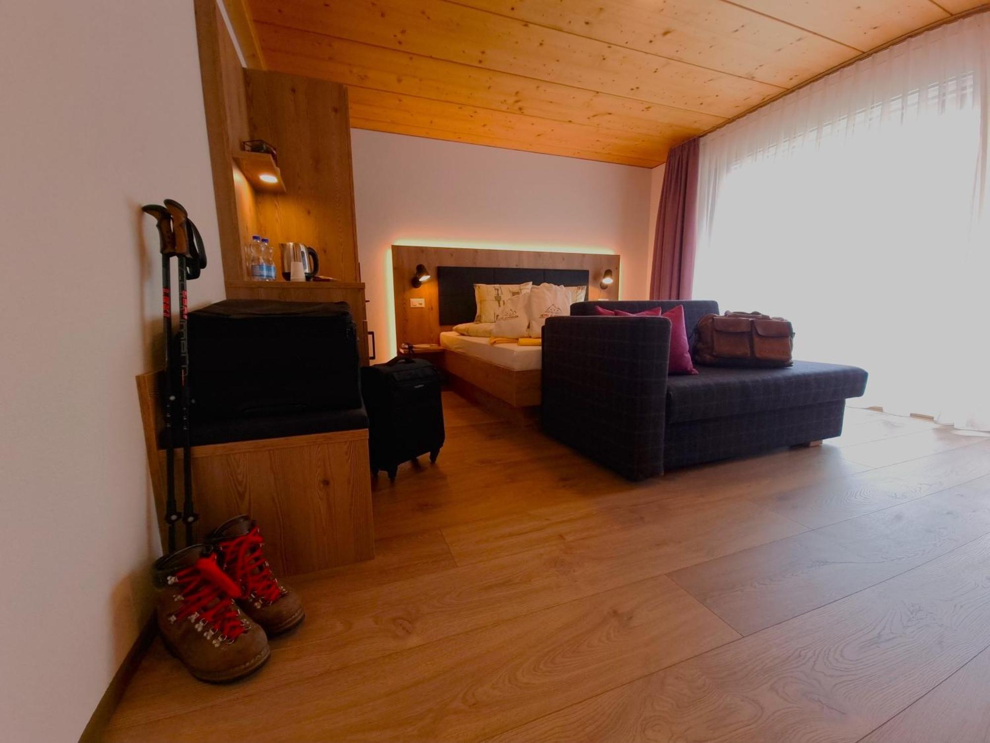 Hotel Alpenblick-Leukerbad-Therme Rum bild