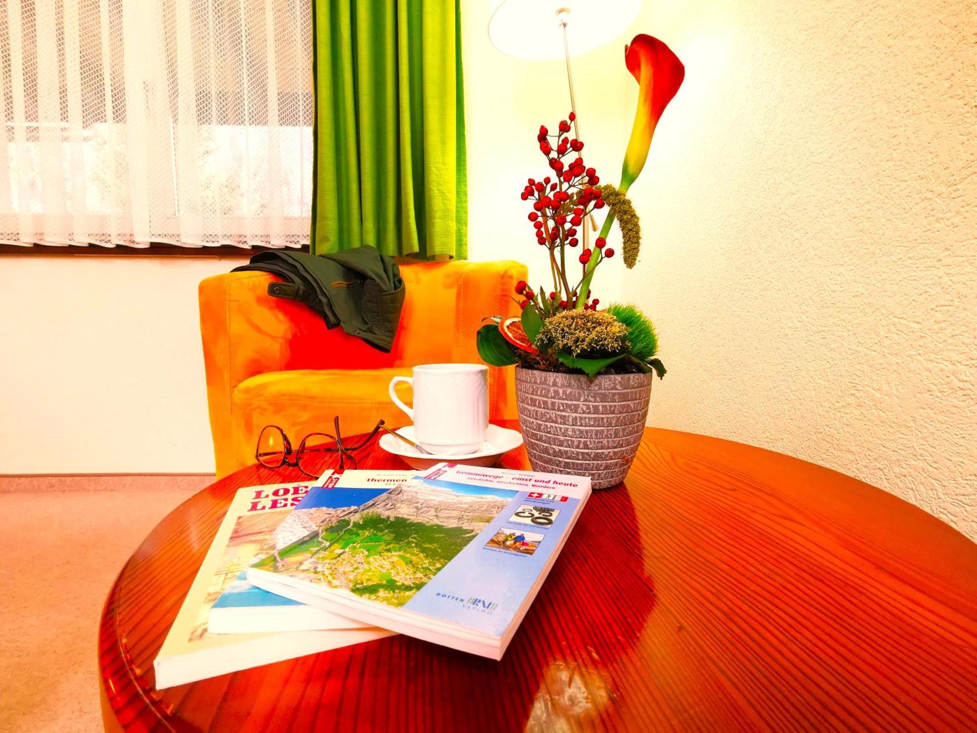 Hotel Alpenblick-Leukerbad-Therme Rum bild