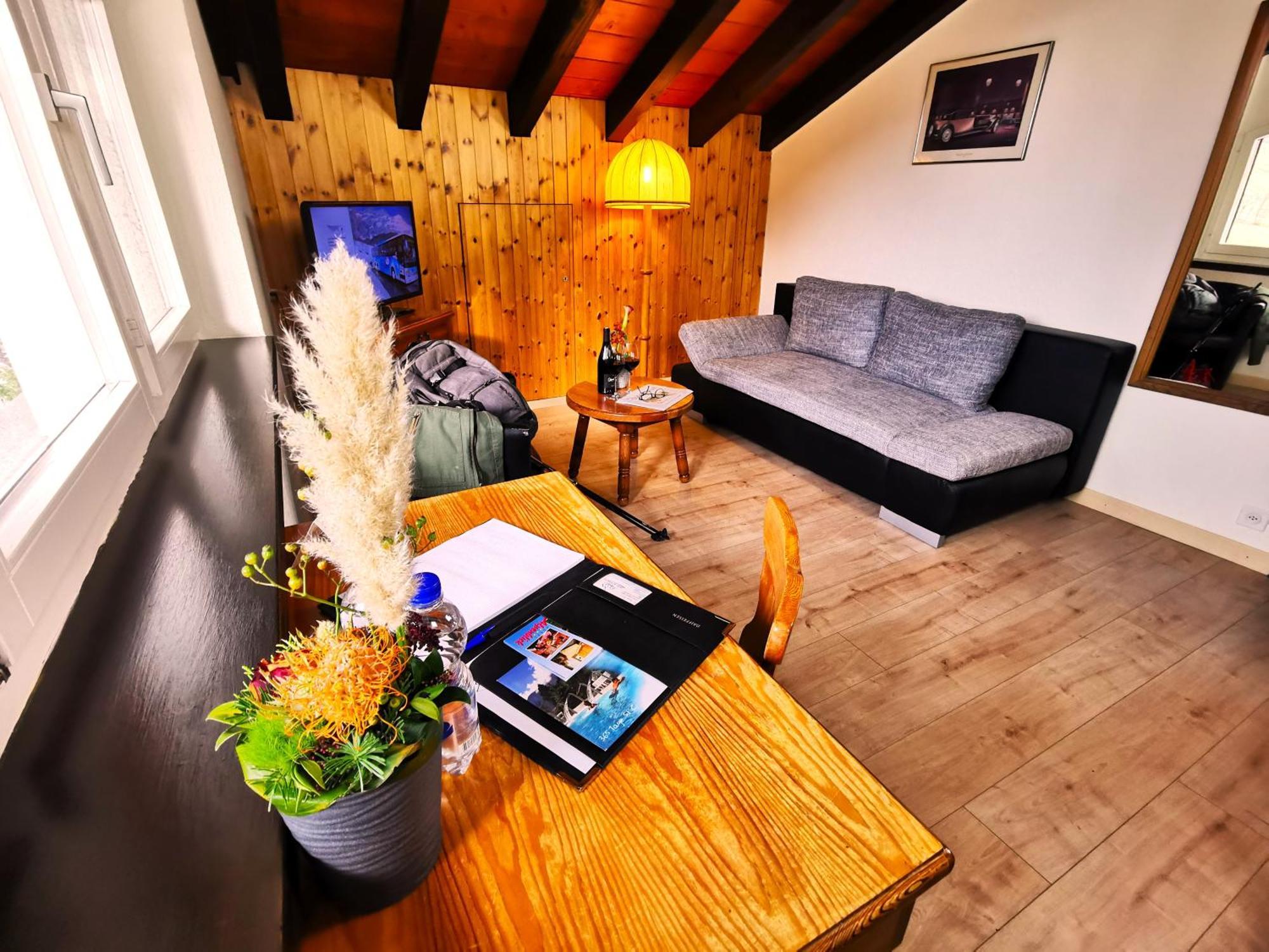 Hotel Alpenblick-Leukerbad-Therme Rum bild