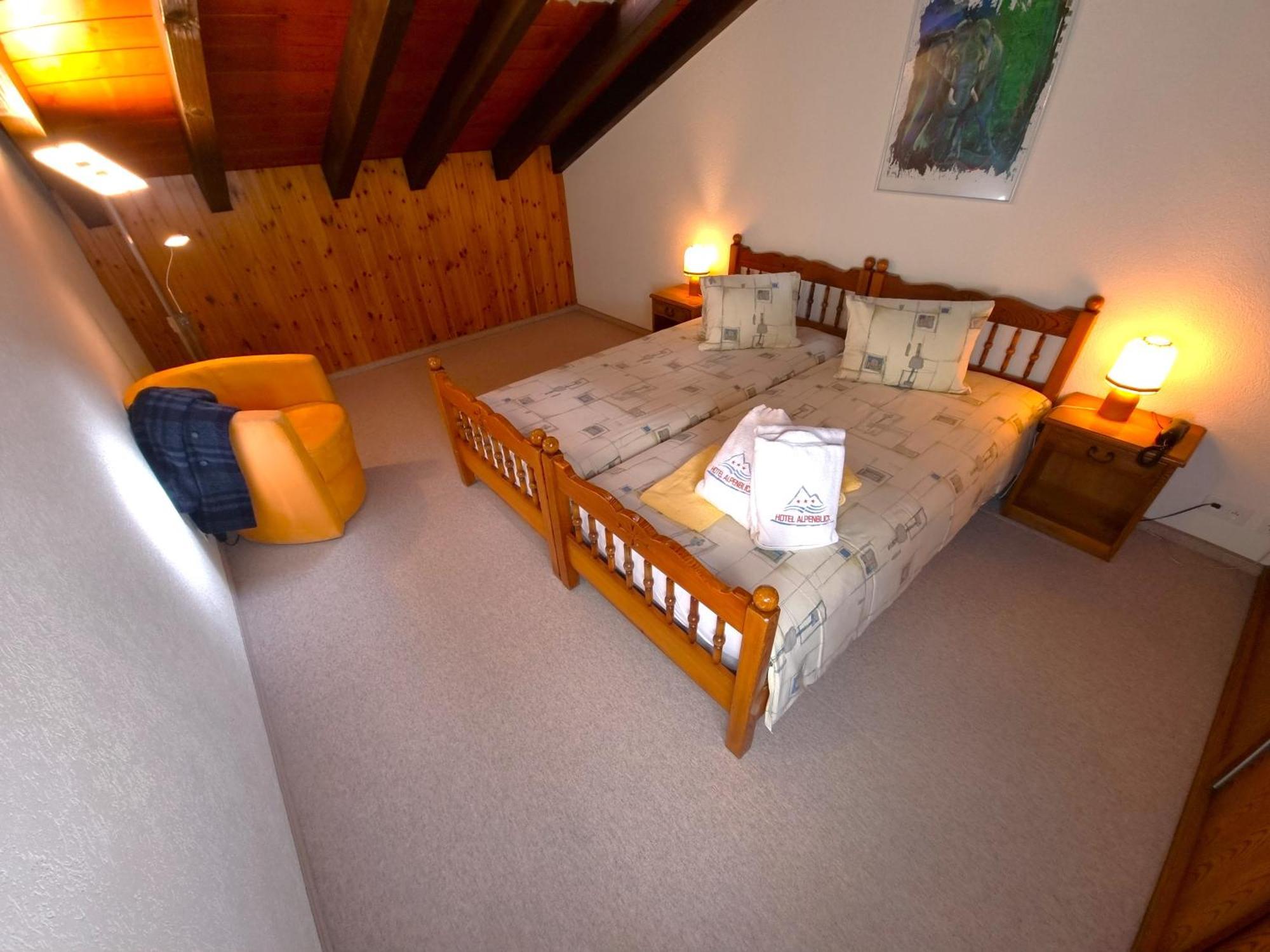 Hotel Alpenblick-Leukerbad-Therme Rum bild