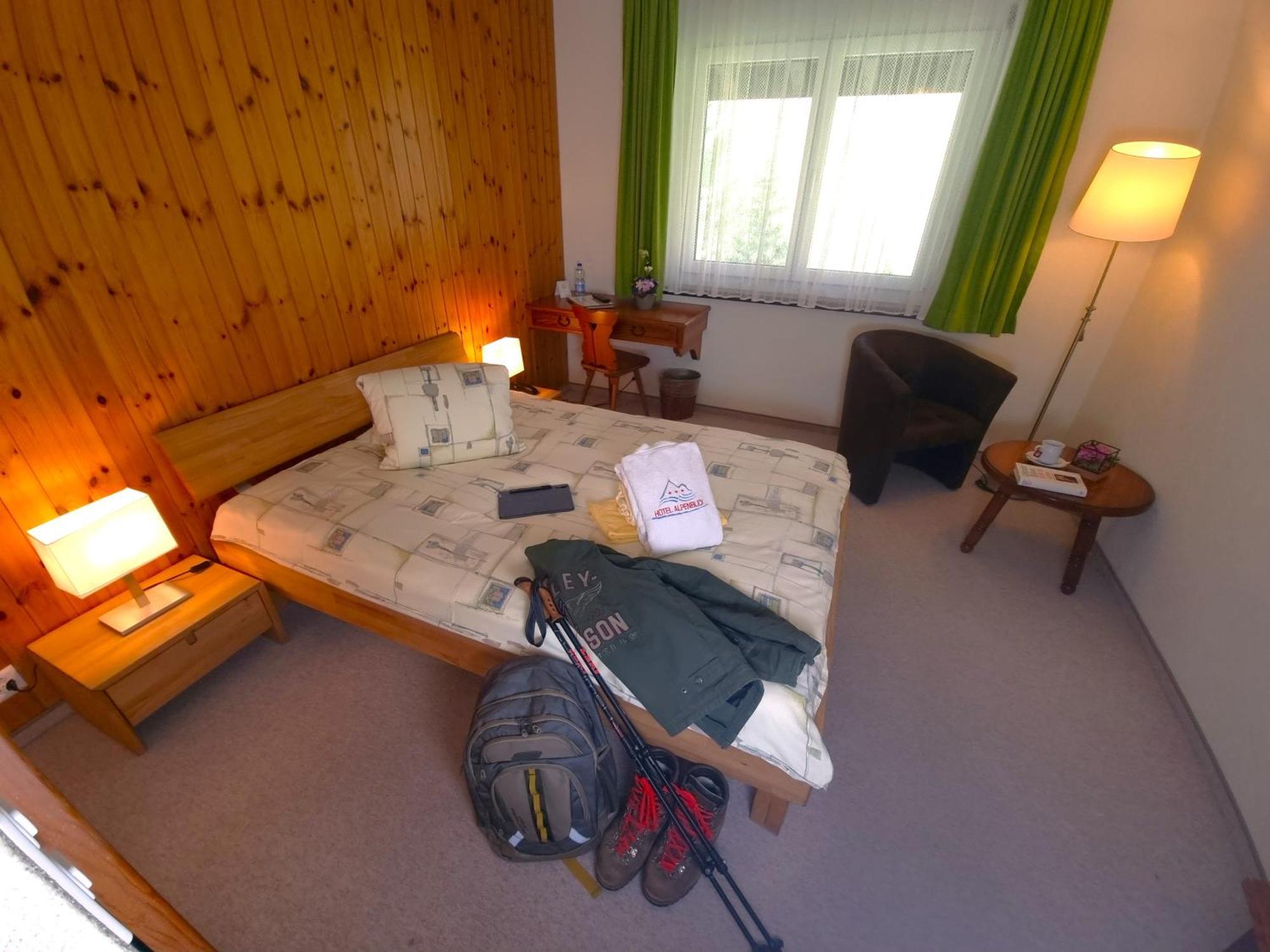 Hotel Alpenblick-Leukerbad-Therme Rum bild